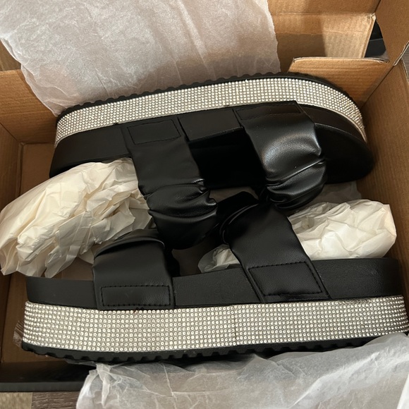 NEW NEVER WORN Size 7 Fashion Nova black platform sandals - Picture 2 of 4